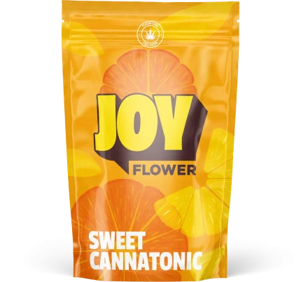 Fleur de CBD SWEET CANNATONIC, aux saveurs boisées et notes d'agrumes, élevée en intérieur pour une qualité supérieure.